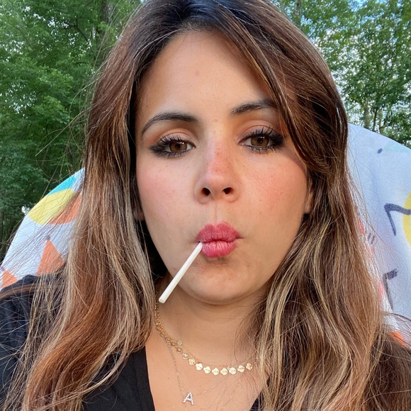 Meet your Posher, Carla - Picture 3 of 3